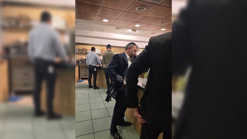 איצקוביץ': הדמעות של היח"צן והביקור החשאי של הינוקא