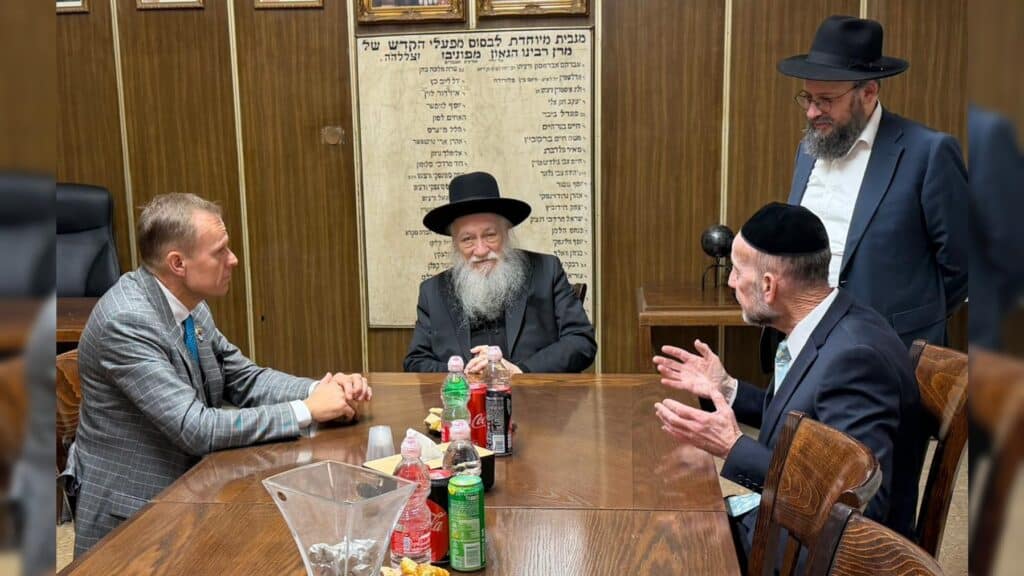 איצקוביץ': הדמעות של היח"צן והביקור החשאי של הינוקא