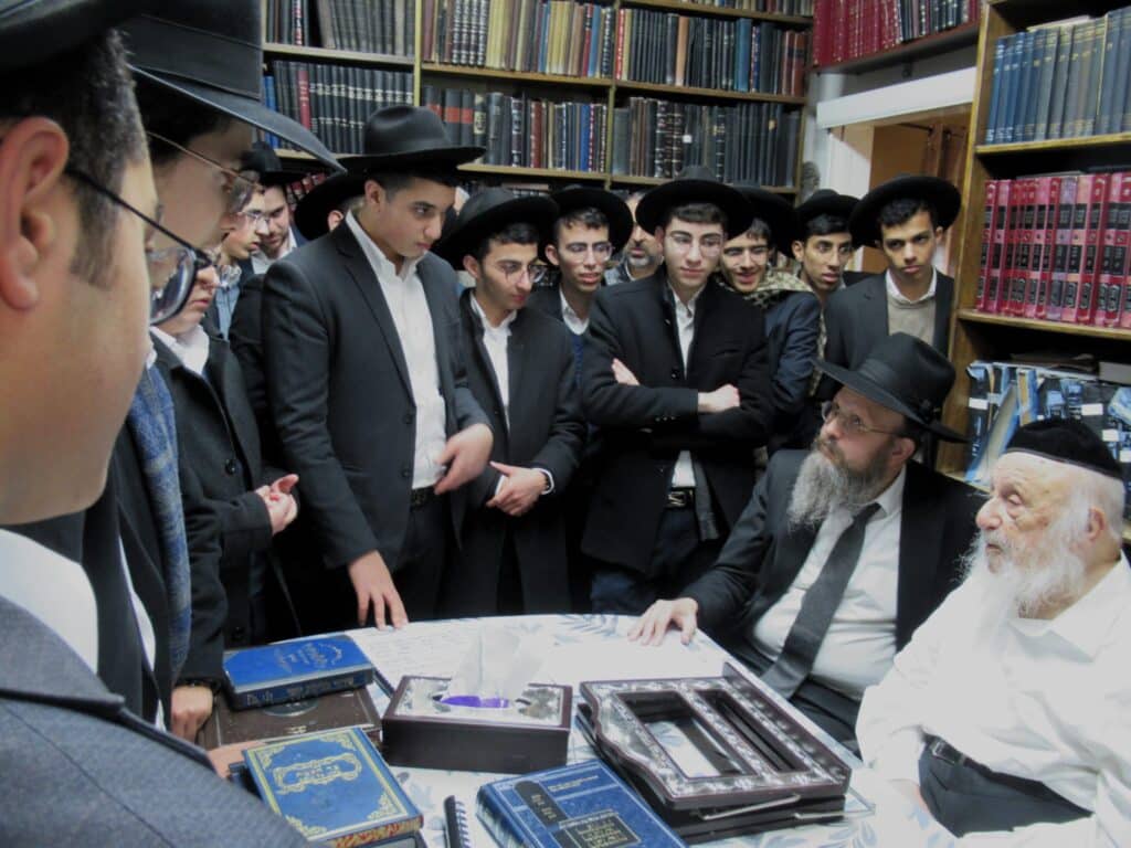 התלמידים מארחות יהודה למדו להצלחת רבם: זה הפרס שקיבלו