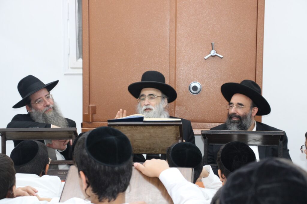 התלמידים מת"ת פרי תואר התפלפלו ורקדו עם גדולי ישראל