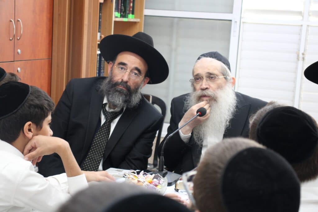 התלמידים מת"ת פרי תואר התפלפלו ורקדו עם גדולי ישראל