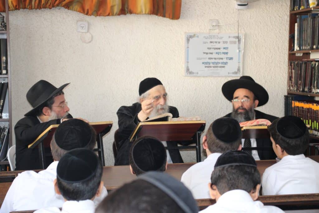 התלמידים מת"ת פרי תואר התפלפלו ורקדו עם גדולי ישראל