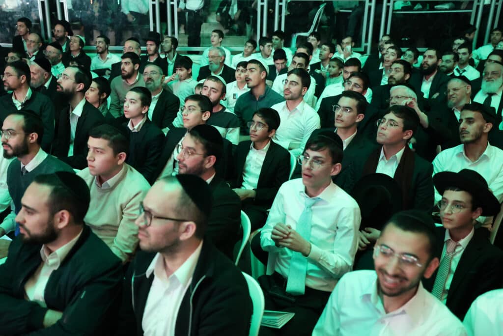 בבני ברק התכנסו במוצאי שבת שירה לערב שירה ופיוט