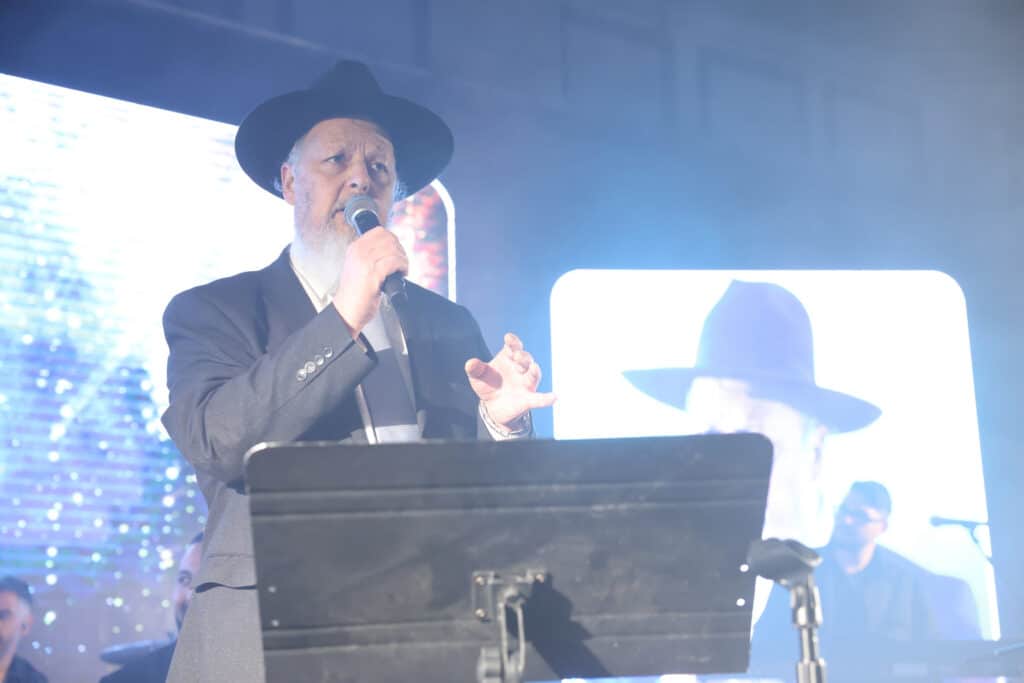 בבני ברק התכנסו במוצאי שבת שירה לערב שירה ופיוט