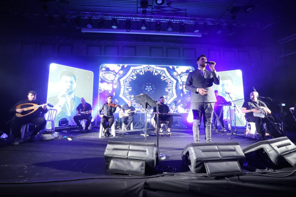 בבני ברק התכנסו במוצאי שבת שירה לערב שירה ופיוט