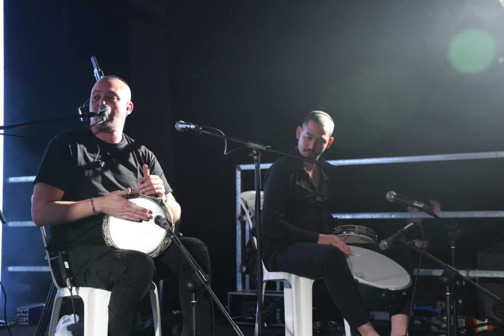 בבני ברק התכנסו במוצאי שבת שירה לערב שירה ופיוט