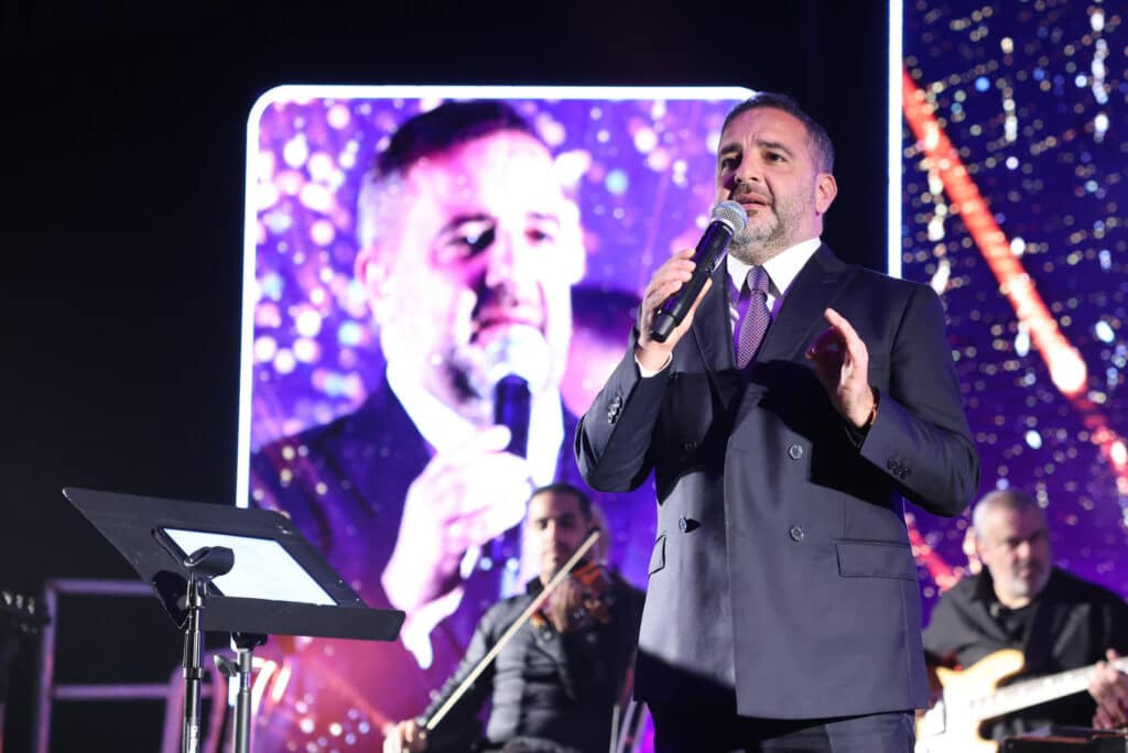 בבני ברק התכנסו במוצאי שבת שירה לערב שירה ופיוט