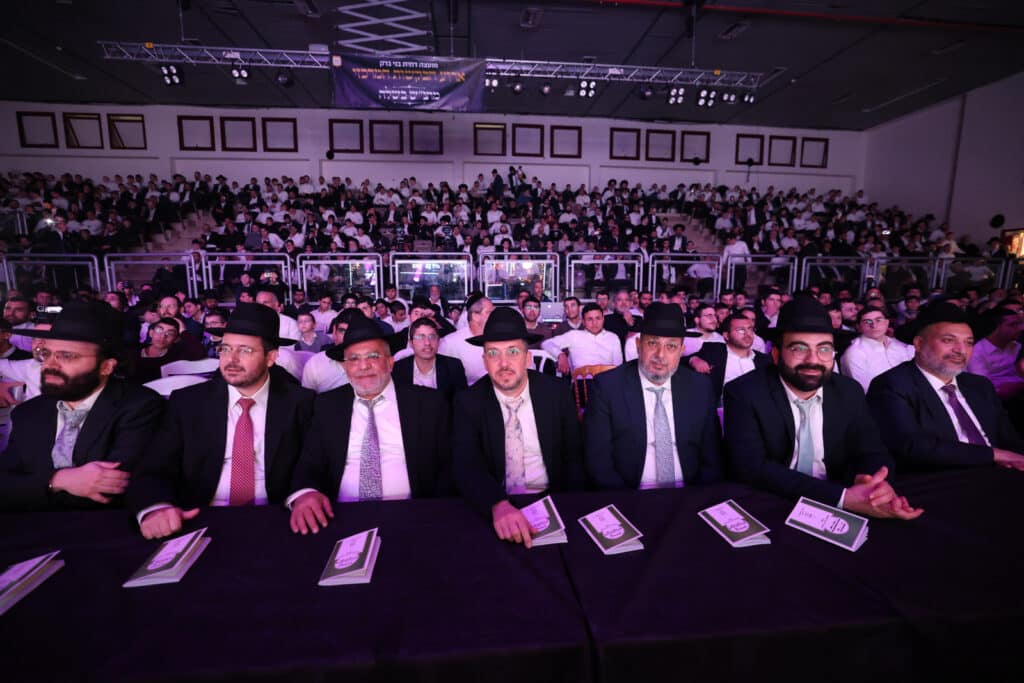 בבני ברק התכנסו במוצאי שבת שירה לערב שירה ופיוט