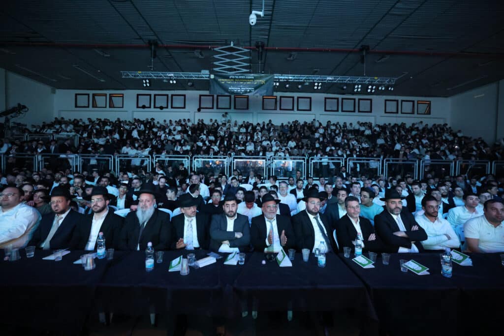 בבני ברק התכנסו במוצאי שבת שירה לערב שירה ופיוט