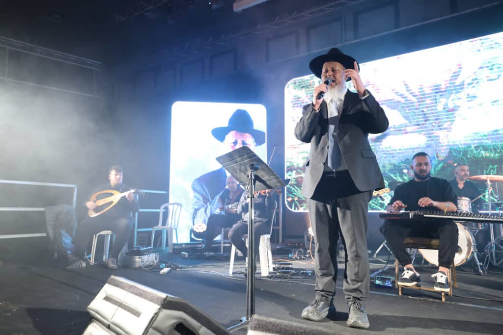 בבני ברק התכנסו במוצאי שבת שירה לערב שירה ופיוט