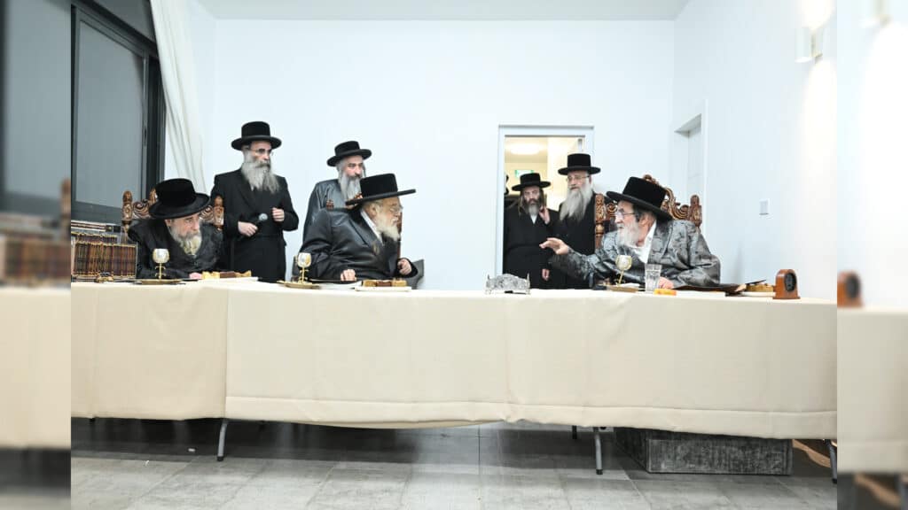 מעמד 'סיום הזוהר' ההיסטורי והמרגש במעון הקודש של מרן האדמו"ר מויז'ניץ