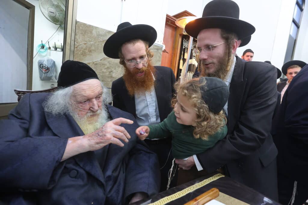 ילדי הת"ת ערכו סיום ביום ההולדת של הגר"מ שטרנבוך