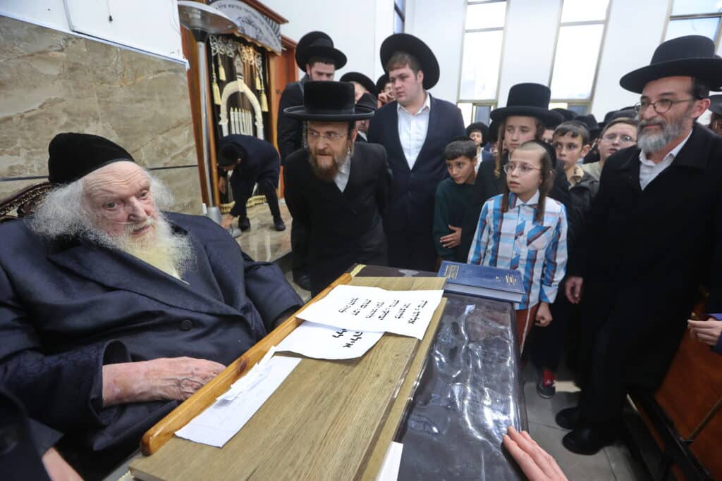 ילדי הת"ת ערכו סיום ביום ההולדת של הגר"מ שטרנבוך