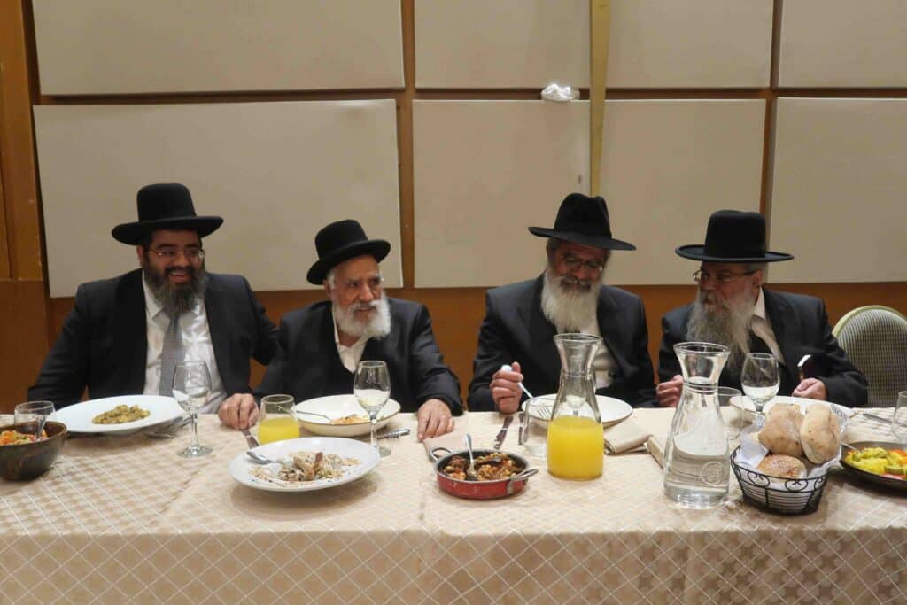 צפו בגלריה: חבר המועצת השיא את נכדתו עם בן איש החינוך