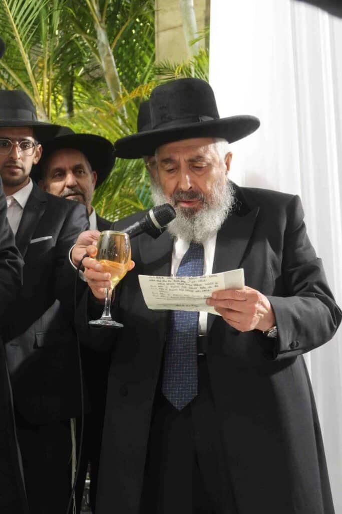 צפו בגלריה: חבר המועצת השיא את נכדתו עם בן איש החינוך