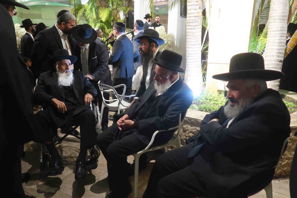 צפו בגלריה: חבר המועצת השיא את נכדתו עם בן איש החינוך