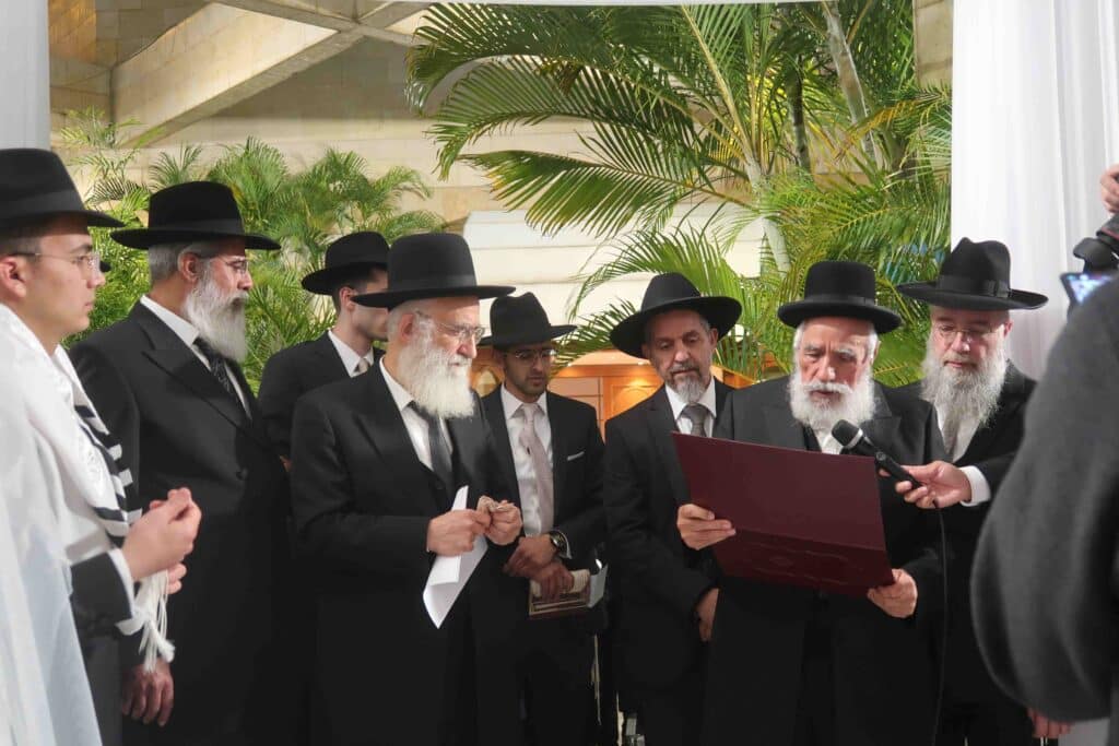 צפו בגלריה: חבר המועצת השיא את נכדתו עם בן איש החינוך