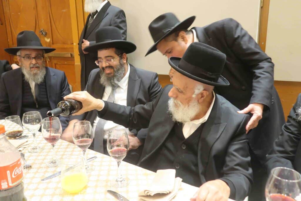 צפו בגלריה: חבר המועצת השיא את נכדתו עם בן איש החינוך