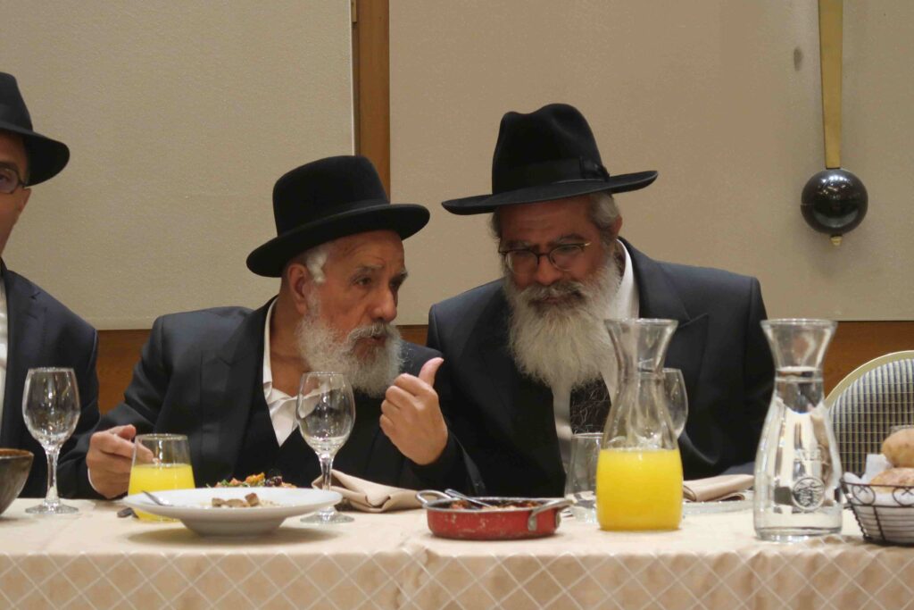 צפו בגלריה: חבר המועצת השיא את נכדתו עם בן איש החינוך