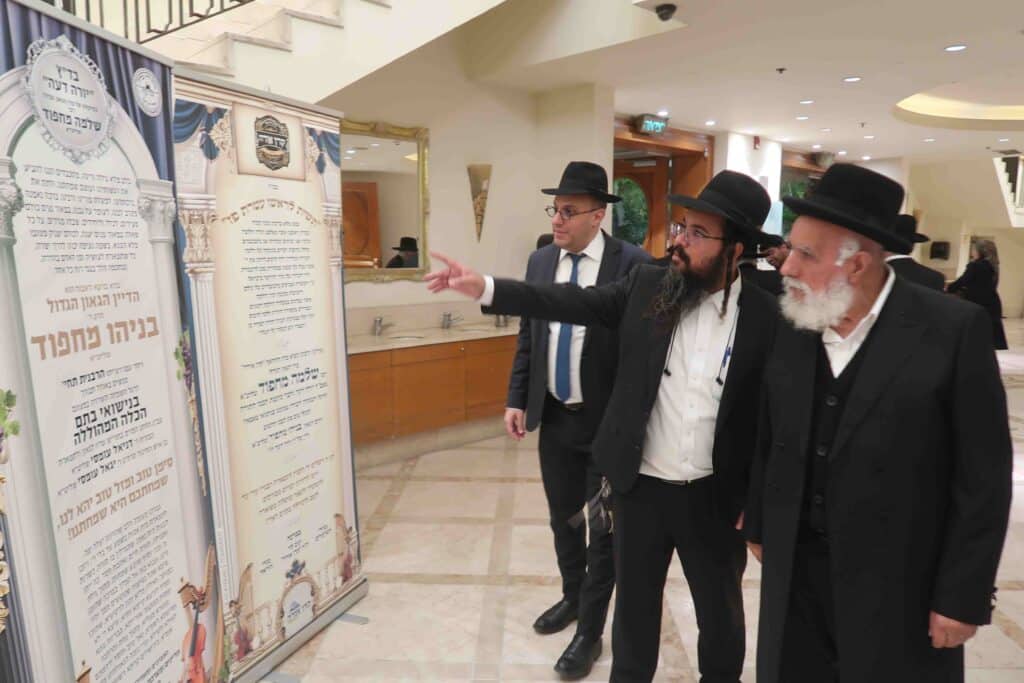 צפו בגלריה: חבר המועצת השיא את נכדתו עם בן איש החינוך