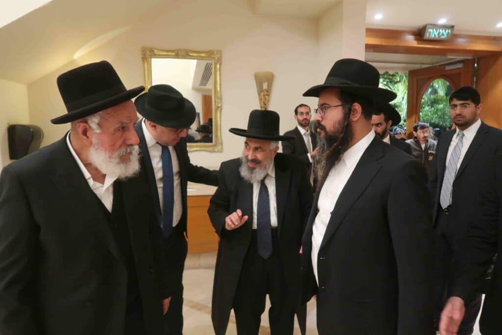 צפו בגלריה: חבר המועצת השיא את נכדתו עם בן איש החינוך