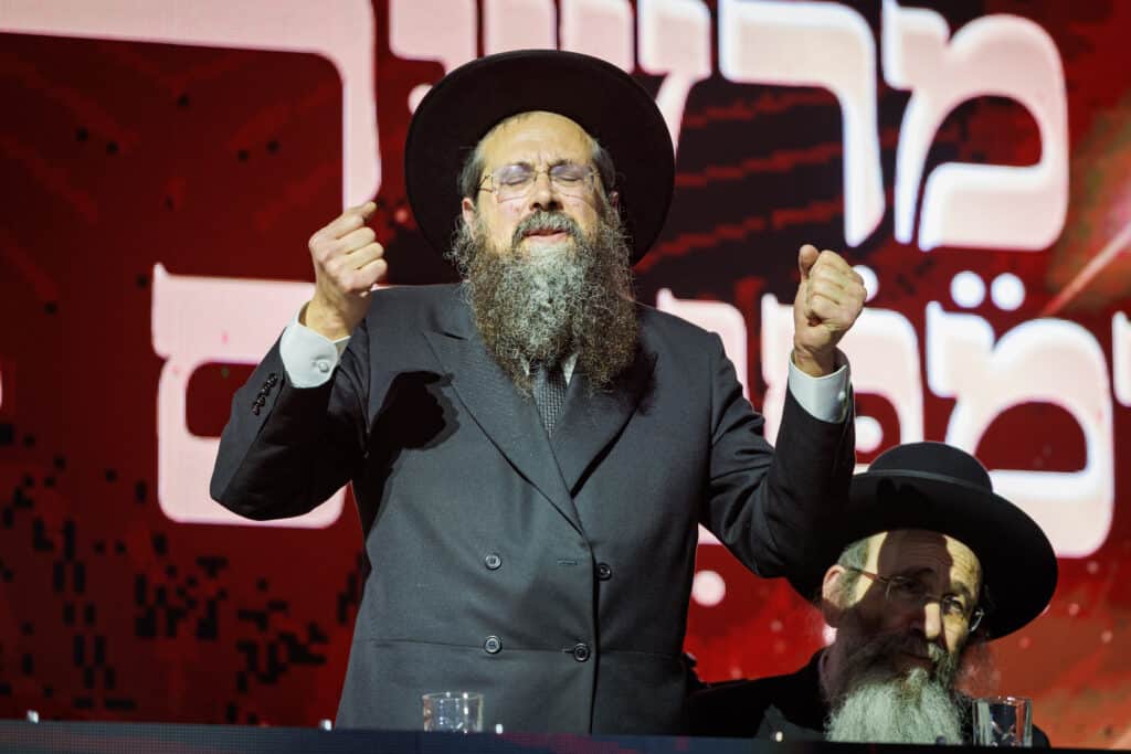 אלפי תלמידי ישיבת מיר במעמד "מלכי רבנן" בארנה