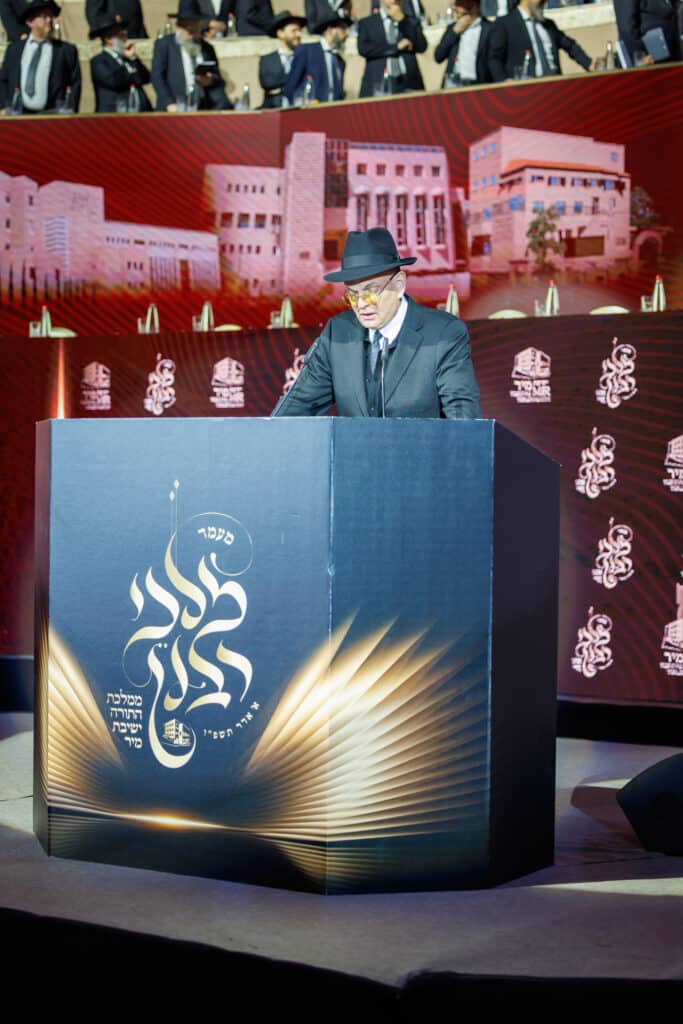 אלפי תלמידי ישיבת מיר במעמד "מלכי רבנן" בארנה