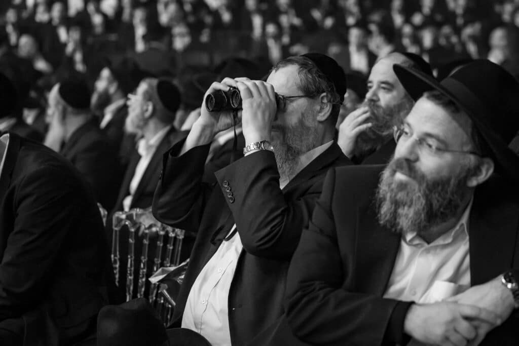 אלפי תלמידי ישיבת מיר במעמד "מלכי רבנן" בארנה