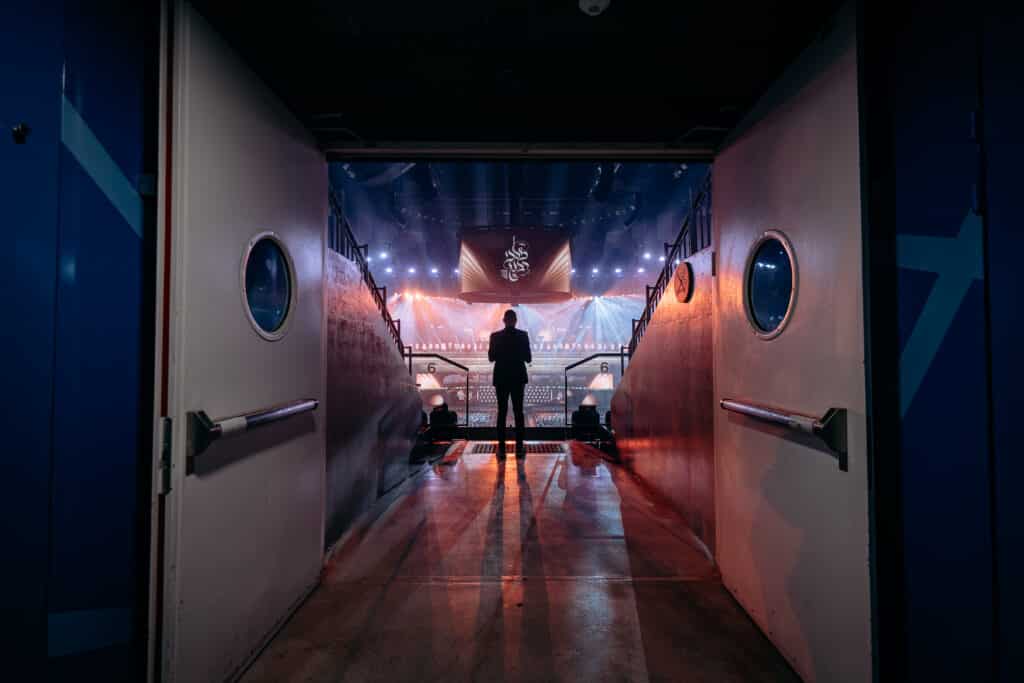 אלפי תלמידי ישיבת מיר במעמד "מלכי רבנן" בארנה