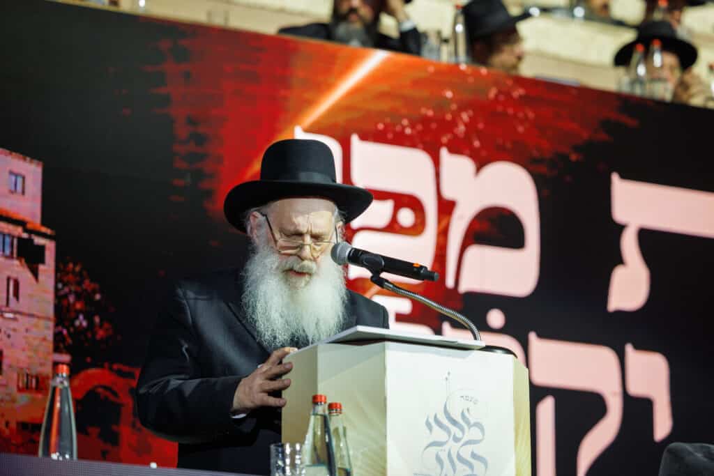 אלפי תלמידי ישיבת מיר במעמד "מלכי רבנן" בארנה