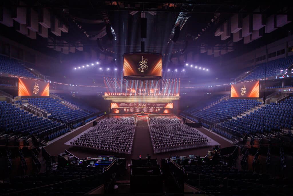 אלפי תלמידי ישיבת מיר במעמד "מלכי רבנן" בארנה