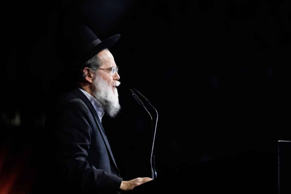 אלפי תלמידי ישיבת מיר במעמד "מלכי רבנן" בארנה