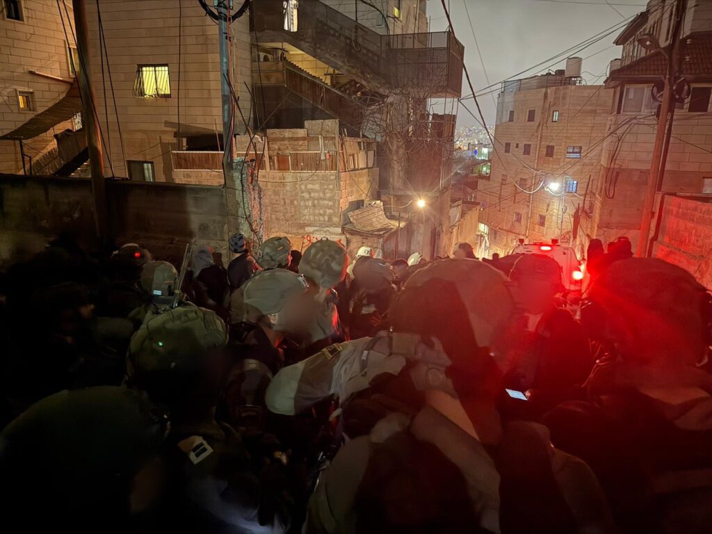 דרמה בחברון: כוחות פשטו על שכונת ג'אליס בעקבות ירי דרמה בחברון: כוחות פשטו על שכונת ג'אליס בעקבות ירי