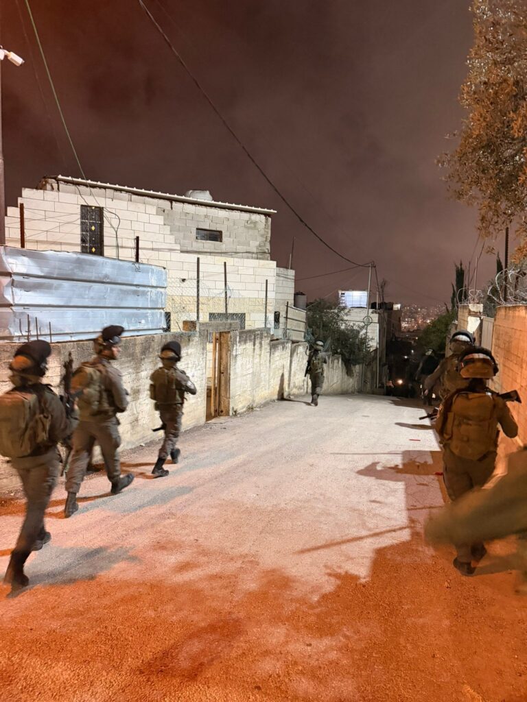 דרמה בחברון: כוחות פשטו על שכונת ג'אליס בעקבות ירי דרמה בחברון: כוחות פשטו על שכונת ג'אליס בעקבות ירי