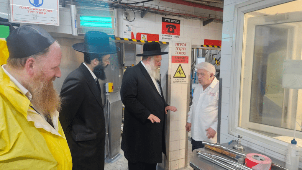 לקראת פסח הוכשרו כל קווי הייצור במפעל 'קוקה-קולה' לקראת פסח הוכשרו כל קווי הייצור במפעל 'קוקה-קולה'