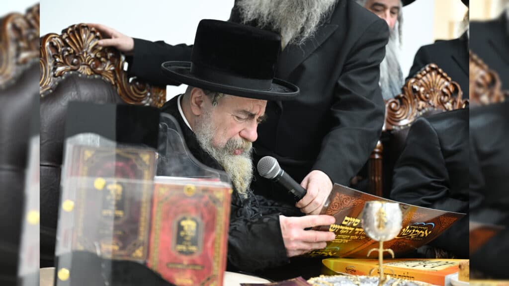 מעמד 'סיום הזוהר' ההיסטורי והמרגש במעון הקודש של מרן האדמו"ר מויז'ניץ