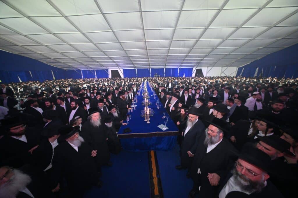 בהשתתפות גדולי התורה והחסידות: אלפים חגגו סיום הרמב"ם