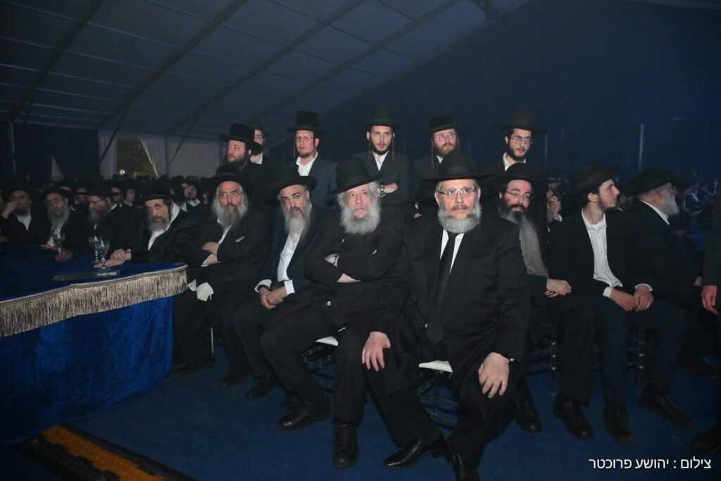 בהשתתפות גדולי התורה והחסידות: אלפים חגגו סיום הרמב"ם