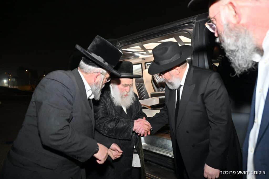 בהשתתפות גדולי התורה והחסידות: אלפים חגגו סיום הרמב"ם