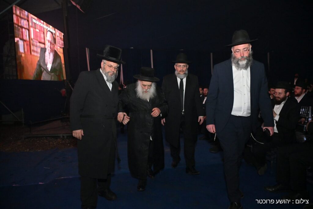 בהשתתפות גדולי התורה והחסידות: אלפים חגגו סיום הרמב"ם