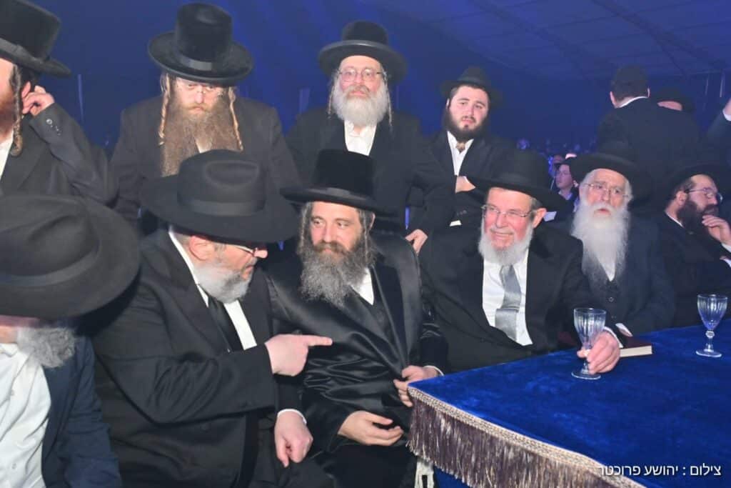 בהשתתפות גדולי התורה והחסידות: אלפים חגגו סיום הרמב"ם