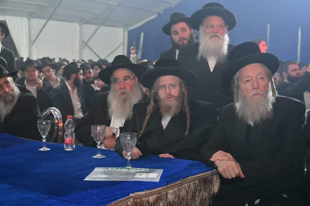 בהשתתפות גדולי התורה והחסידות: אלפים חגגו סיום הרמב"ם