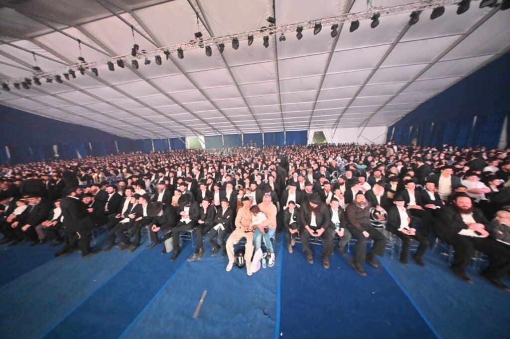 בהשתתפות גדולי התורה והחסידות: אלפים חגגו סיום הרמב"ם