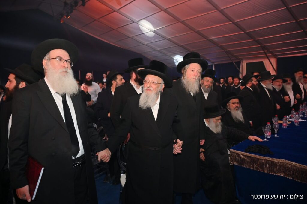 בהשתתפות גדולי התורה והחסידות: אלפים חגגו סיום הרמב"ם