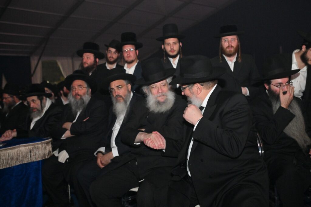 בהשתתפות גדולי התורה והחסידות: אלפים חגגו סיום הרמב"ם