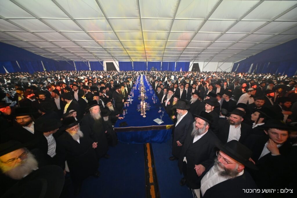 בהשתתפות גדולי התורה והחסידות: אלפים חגגו סיום הרמב"ם