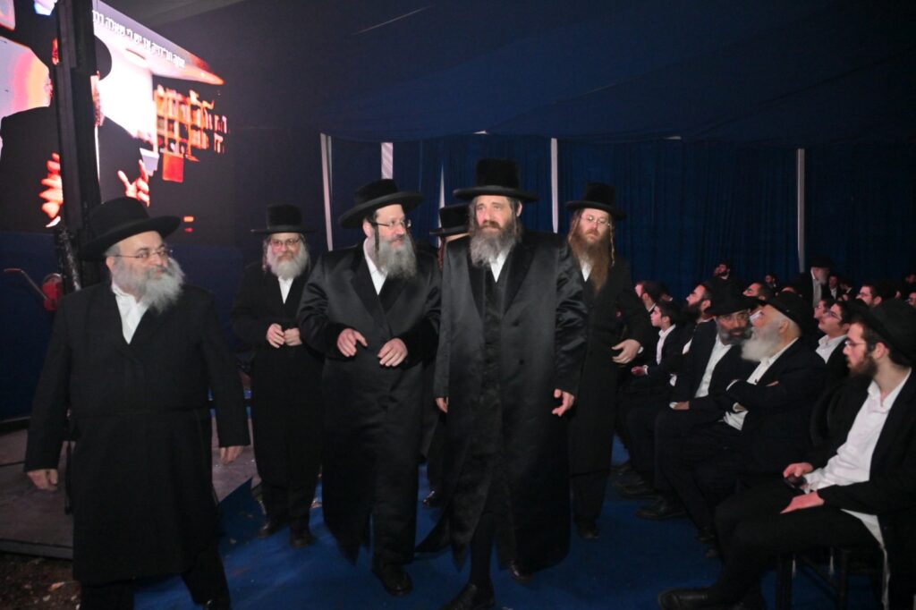 בהשתתפות גדולי התורה והחסידות: אלפים חגגו סיום הרמב"ם