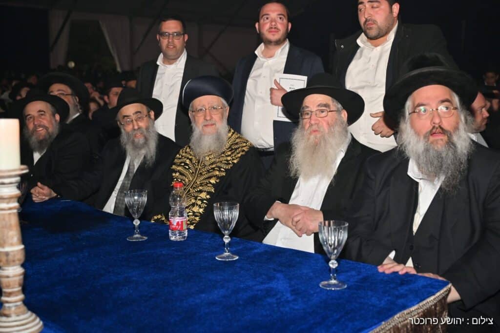 בהשתתפות גדולי התורה והחסידות: אלפים חגגו סיום הרמב"ם