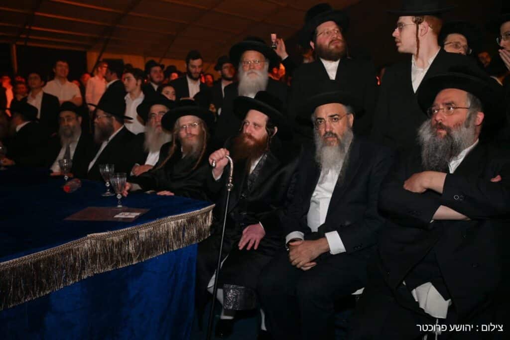 בהשתתפות גדולי התורה והחסידות: אלפים חגגו סיום הרמב"ם