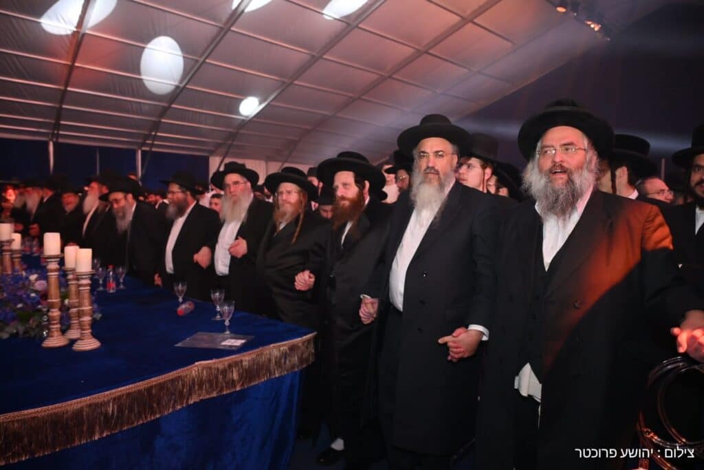 בהשתתפות גדולי התורה והחסידות: אלפים חגגו סיום הרמב"ם